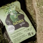 Nātres, kaltētas un smalcinātas