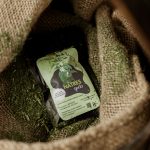 Nātres, kaltētas un smalcinātas