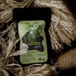 Nātres, kaltētas un smalcinātas